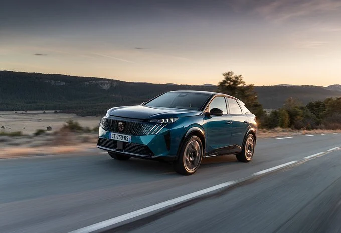 PEUGEOT 3008 Hybrid 145 Allure e-DCS 6 Sport